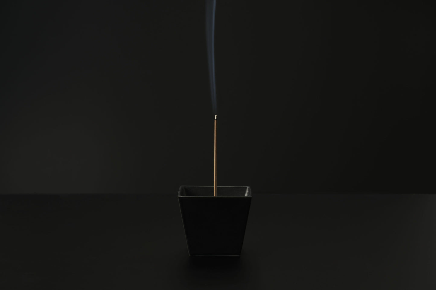 PORCELAIN INCENSE BURNER BLACK
