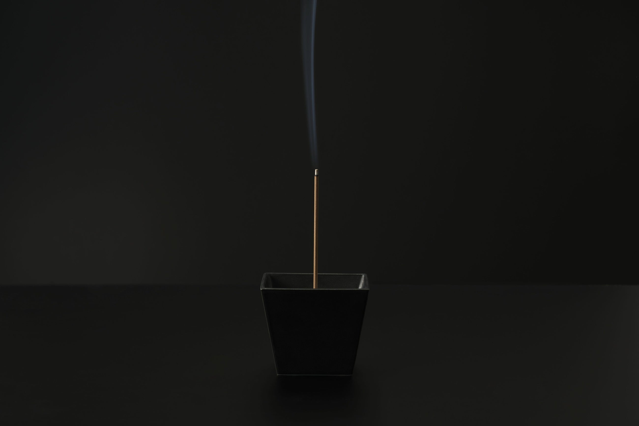 PORCELAIN INCENSE BURNER BLACK