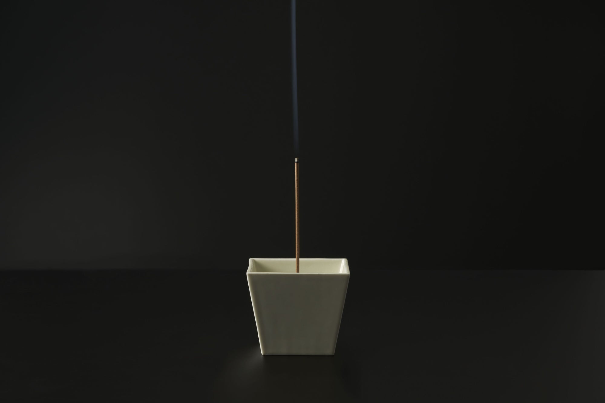 PORCELAIN INCENSE BURNER WHITE