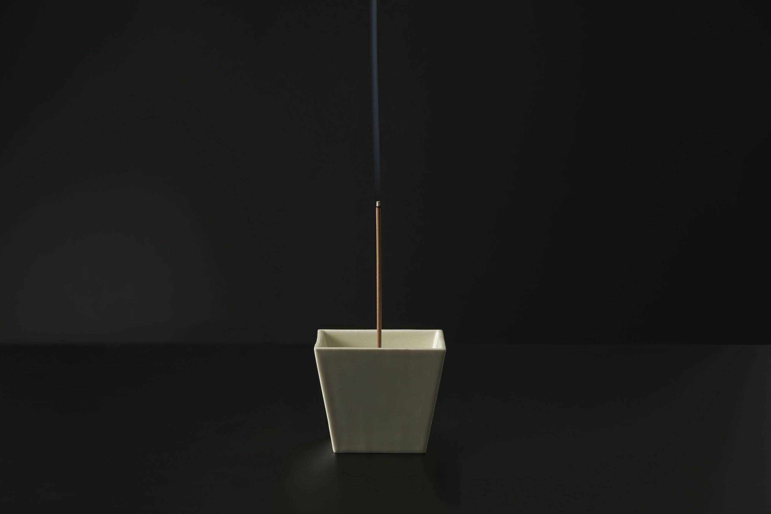 PORCELAIN INCENSE BURNER WHITE