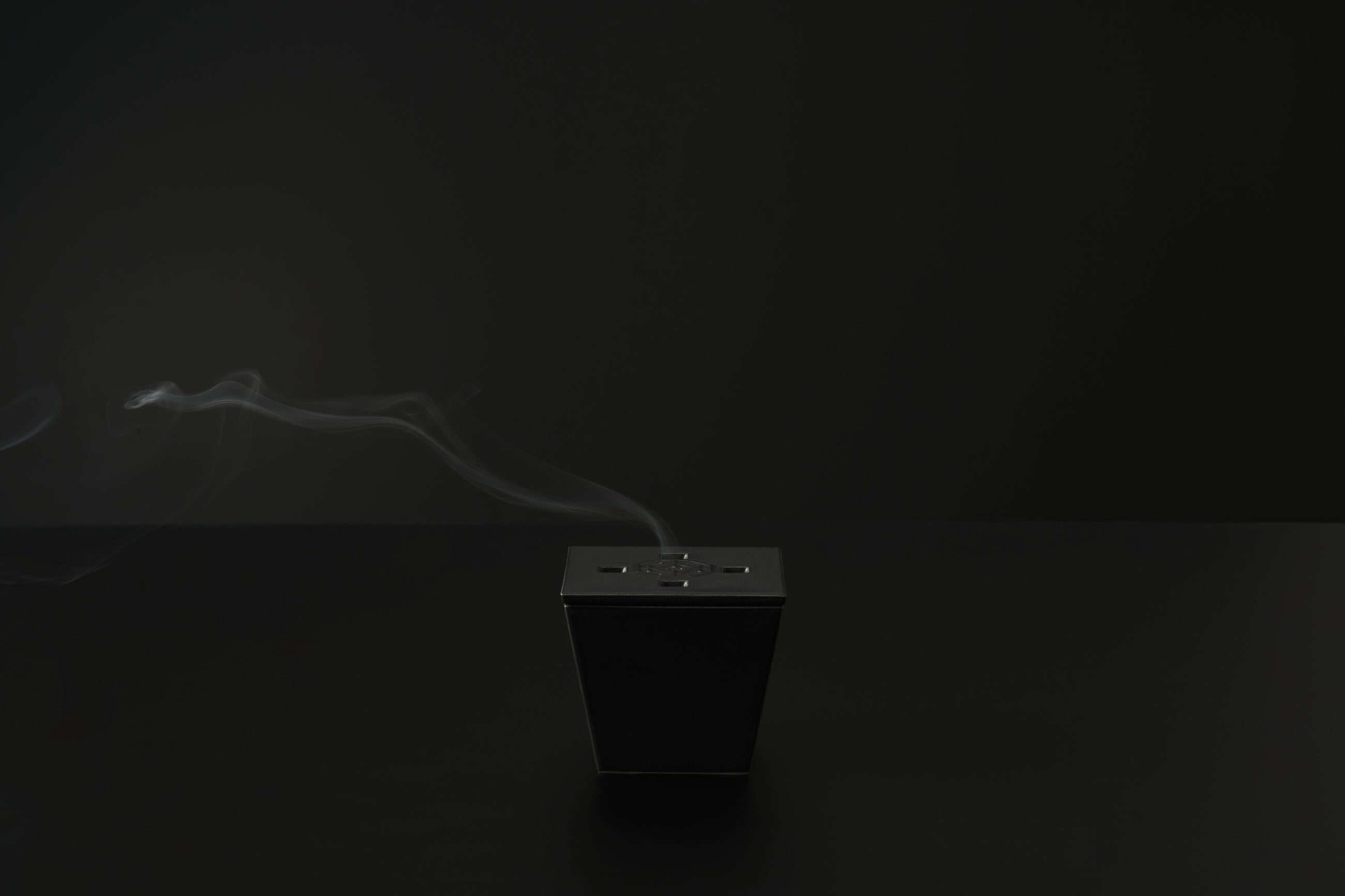 PORCELAIN INCENSE BURNER BLACK